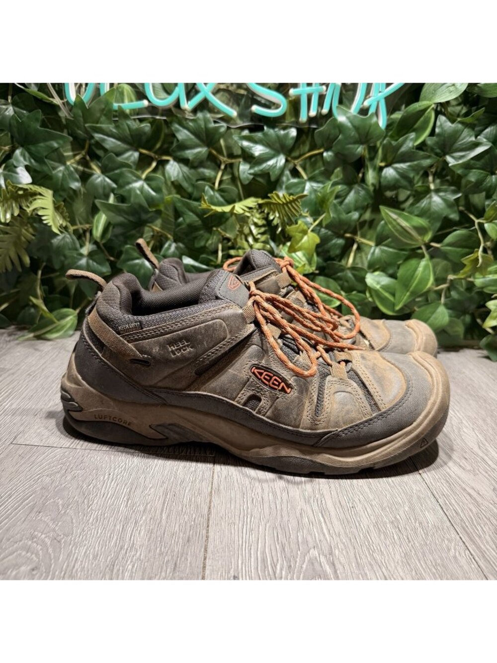 KEEN Circadia Low Waterproof Hiking Shoes Brown Leather MENS 11 Orange